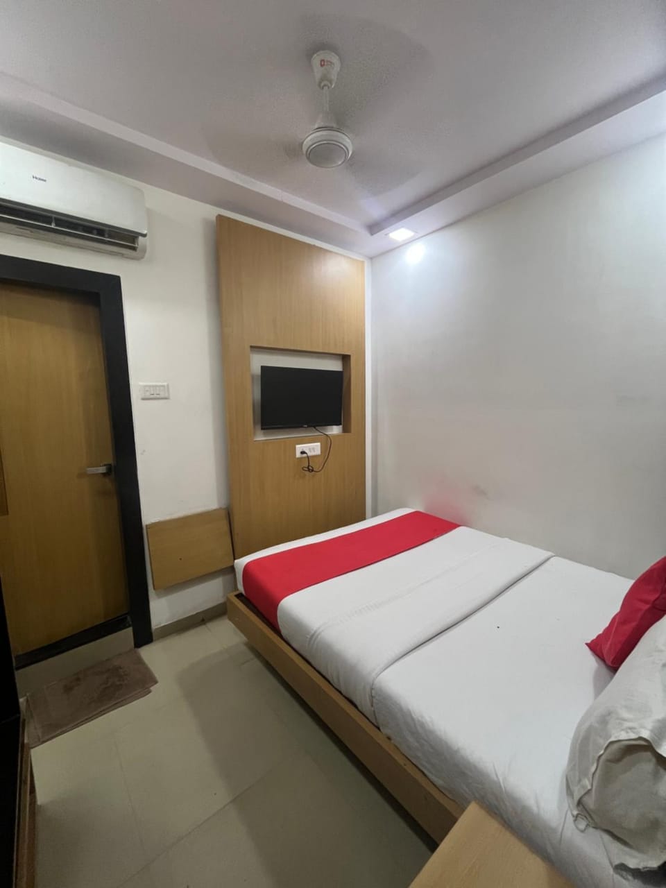 Hotel sai grand Bed and Breakfast in Mumbai