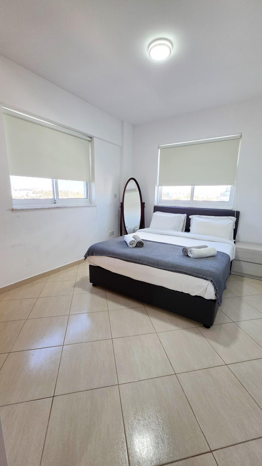 Bed, Bedroom, towels