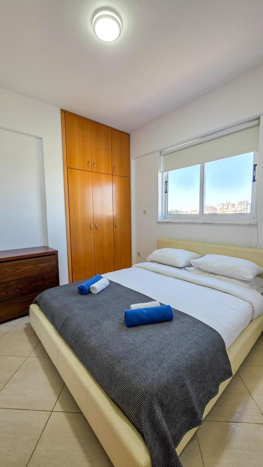 Bed, Bedroom, towels, wardrobe