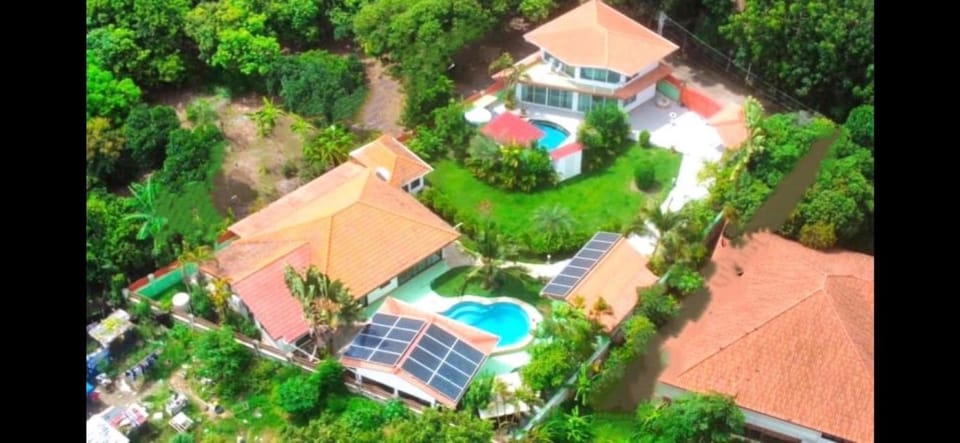 Property building, Bird's eye view, Garden, Garden view, Pool view, Swimming pool, sunbed