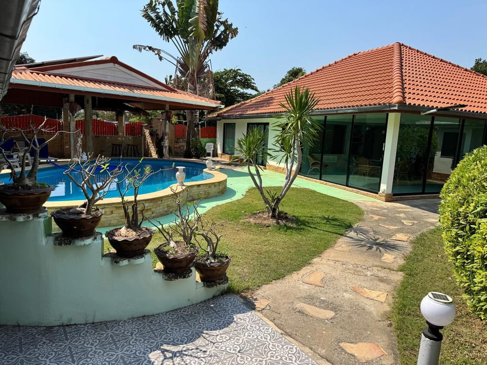 Property building, Garden, Garden view, Pool view, Swimming pool