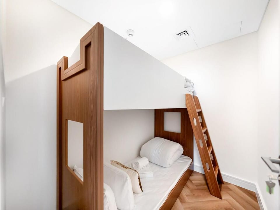 RoyalVista 22 - 4BR with Pool Table at Downtown Views II - Burj Khalifa View Apartment in Dubai