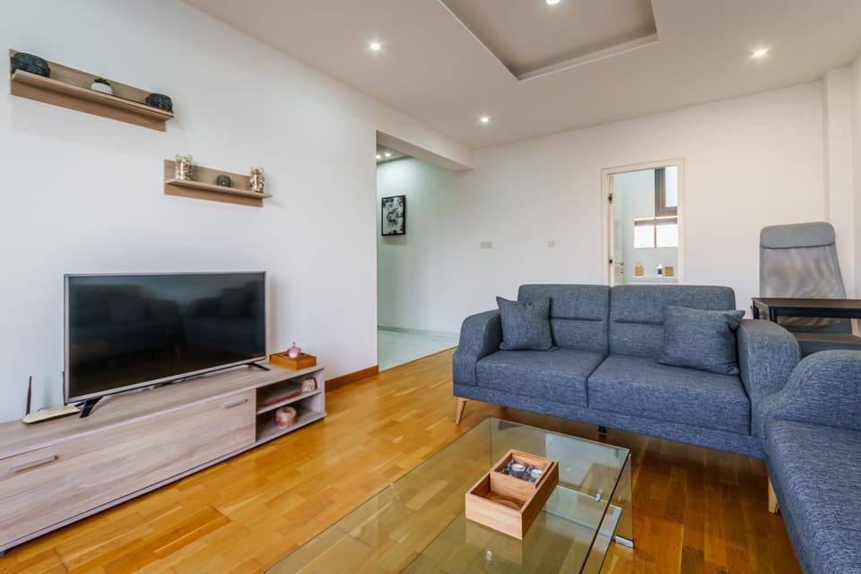 Communal lounge/ TV room, Place of worship, TV and multimedia, Living room, Seating area, Evening entertainment