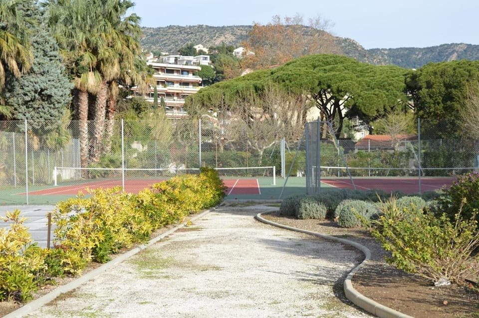 Tennis court