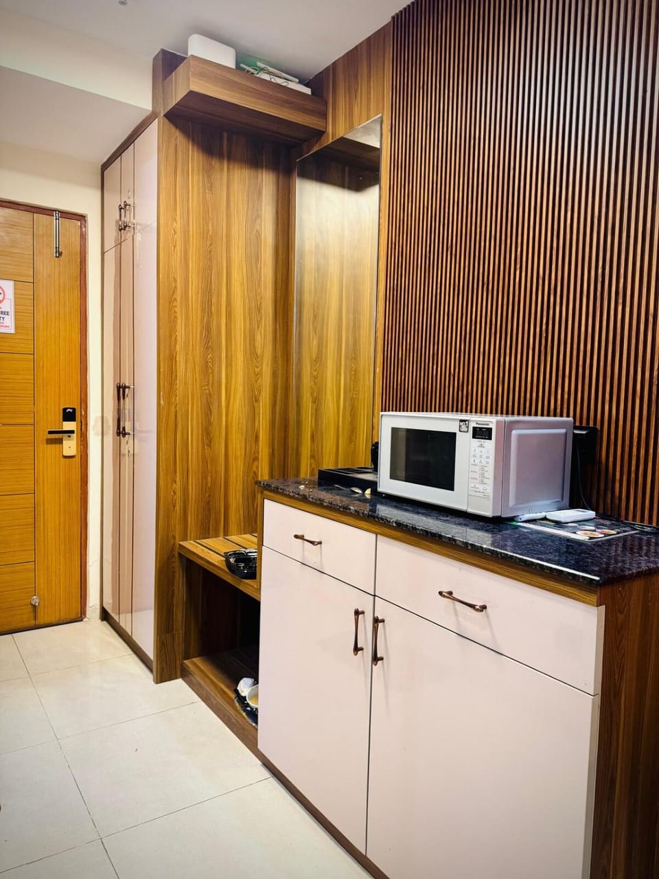 Kitchen or kitchenette, wardrobe