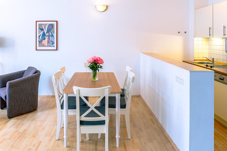 Dining area, kitchen