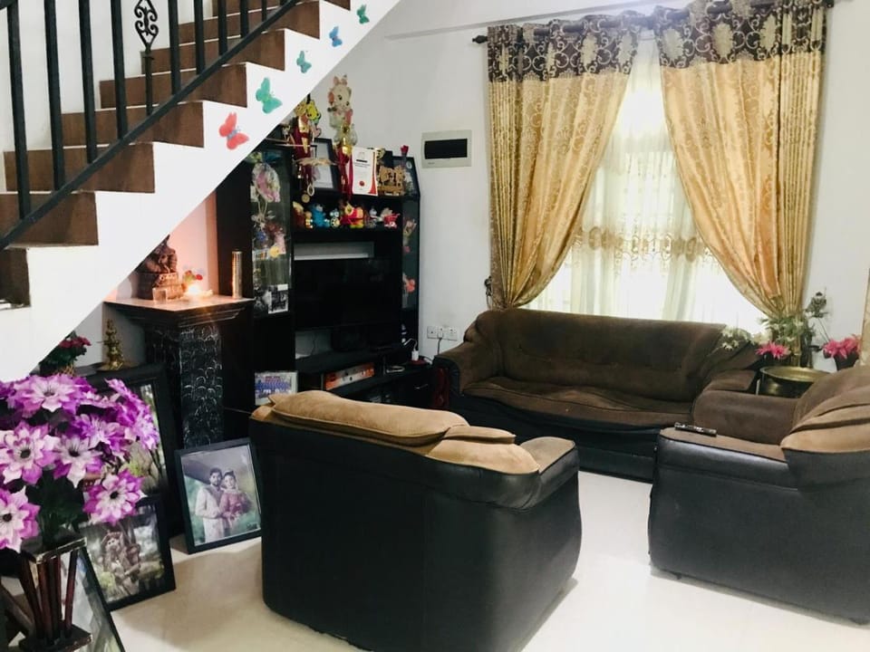 Communal lounge/ TV room, Living room, Seating area