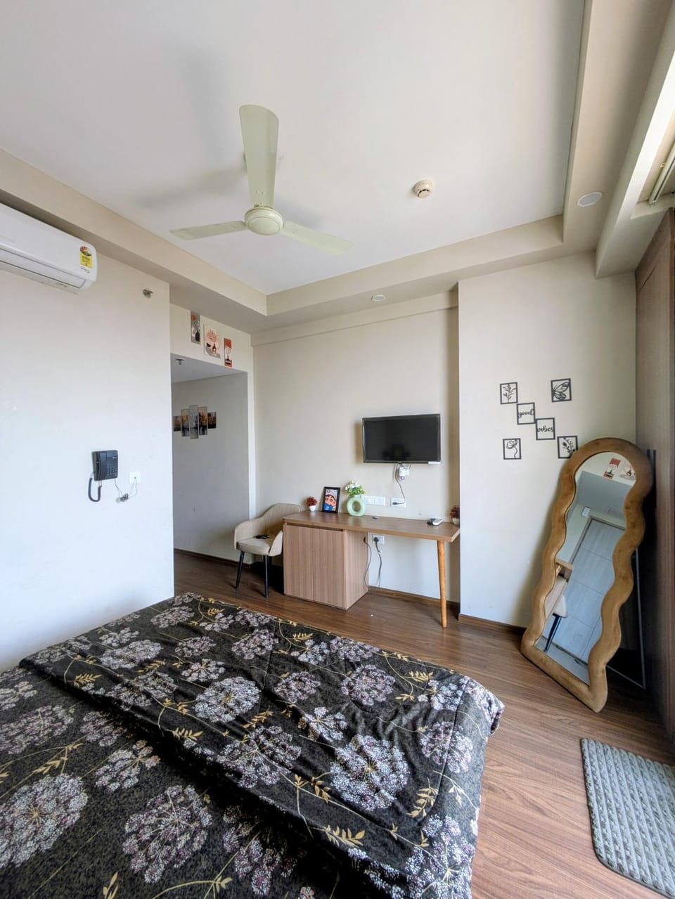 Photo of the whole room