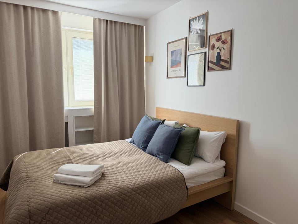 Bed, Photo of the whole room, Bedroom, towels