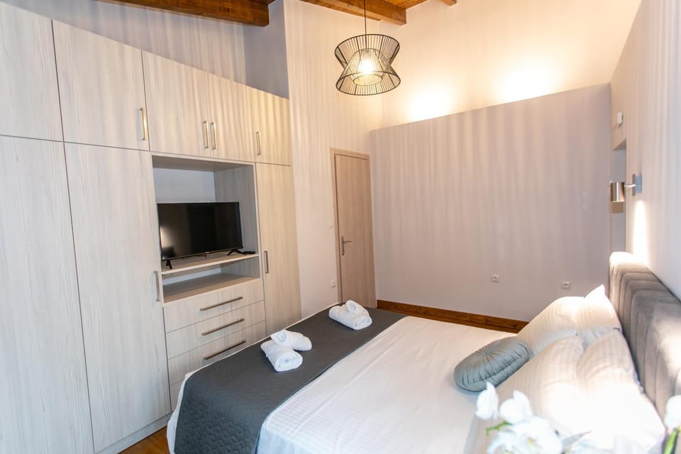 Bed, TV and multimedia, Kitchen or kitchenette, Photo of the whole room, Bedroom, towels, wardrobe