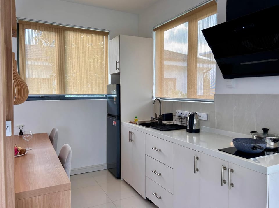Kitchen or kitchenette, Dining area, stove