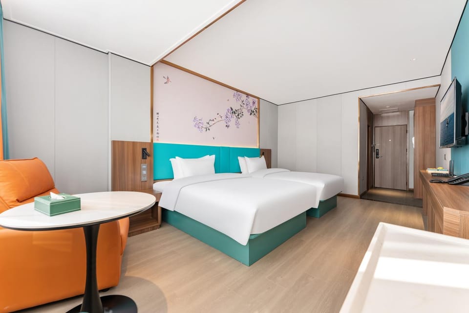 Photo of the whole room, Bedroom