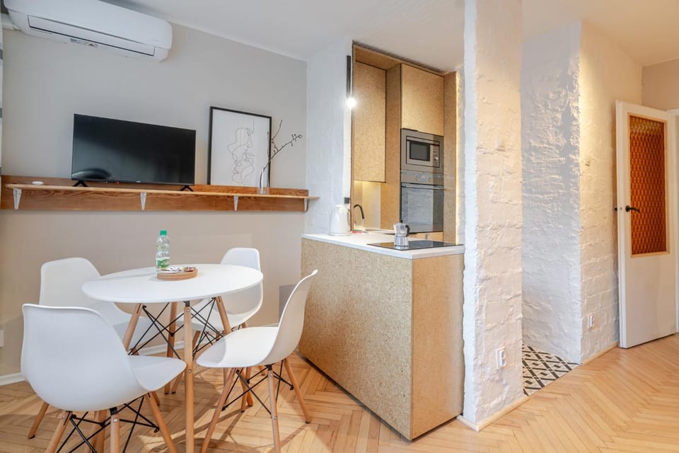 Kitchen or kitchenette, Living room, oven