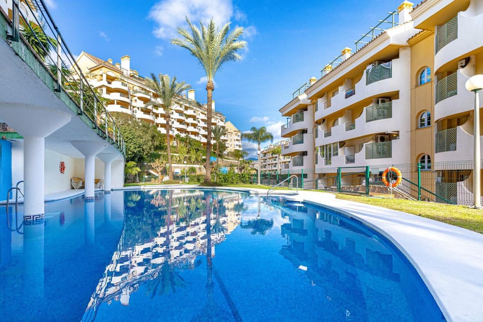 Property building, Garden, Swimming pool