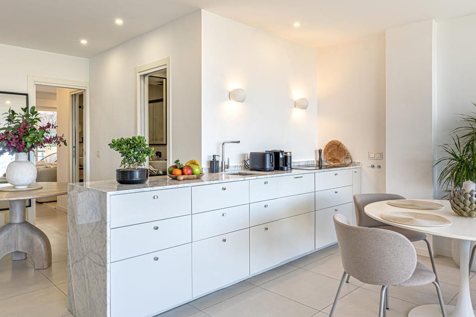 Coffee/tea facilities, dishwasher, stove, toaster, kitchen