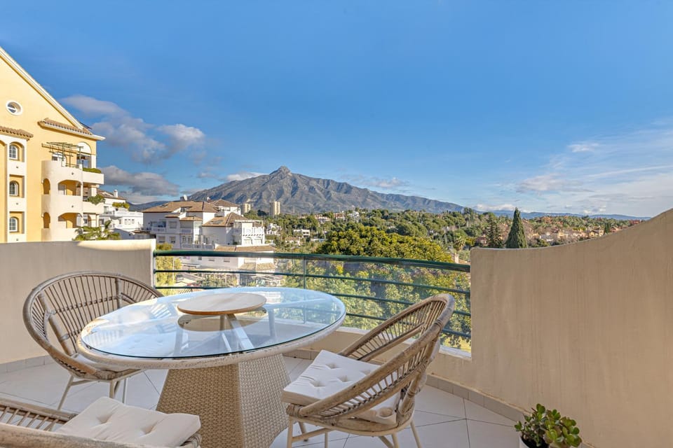 View (from property/room), Balcony/Terrace, Seating area, Mountain view