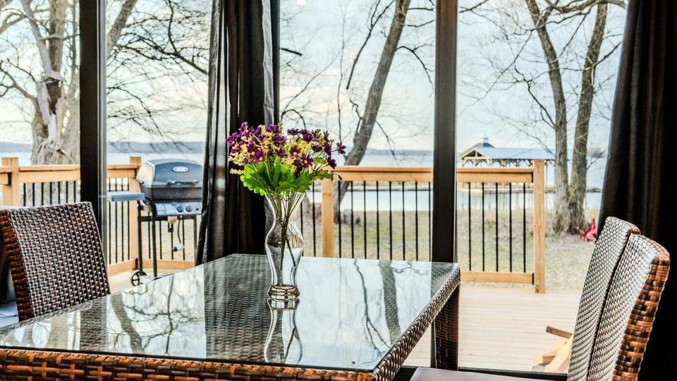 Patio, Day, Natural landscape, View (from property/room), Balcony/Terrace, Living room, Seating area, Dining area, Lake view, River view