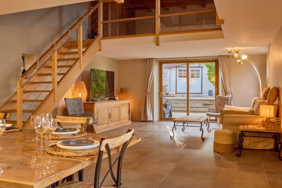 Living room, Seating area, Dining area