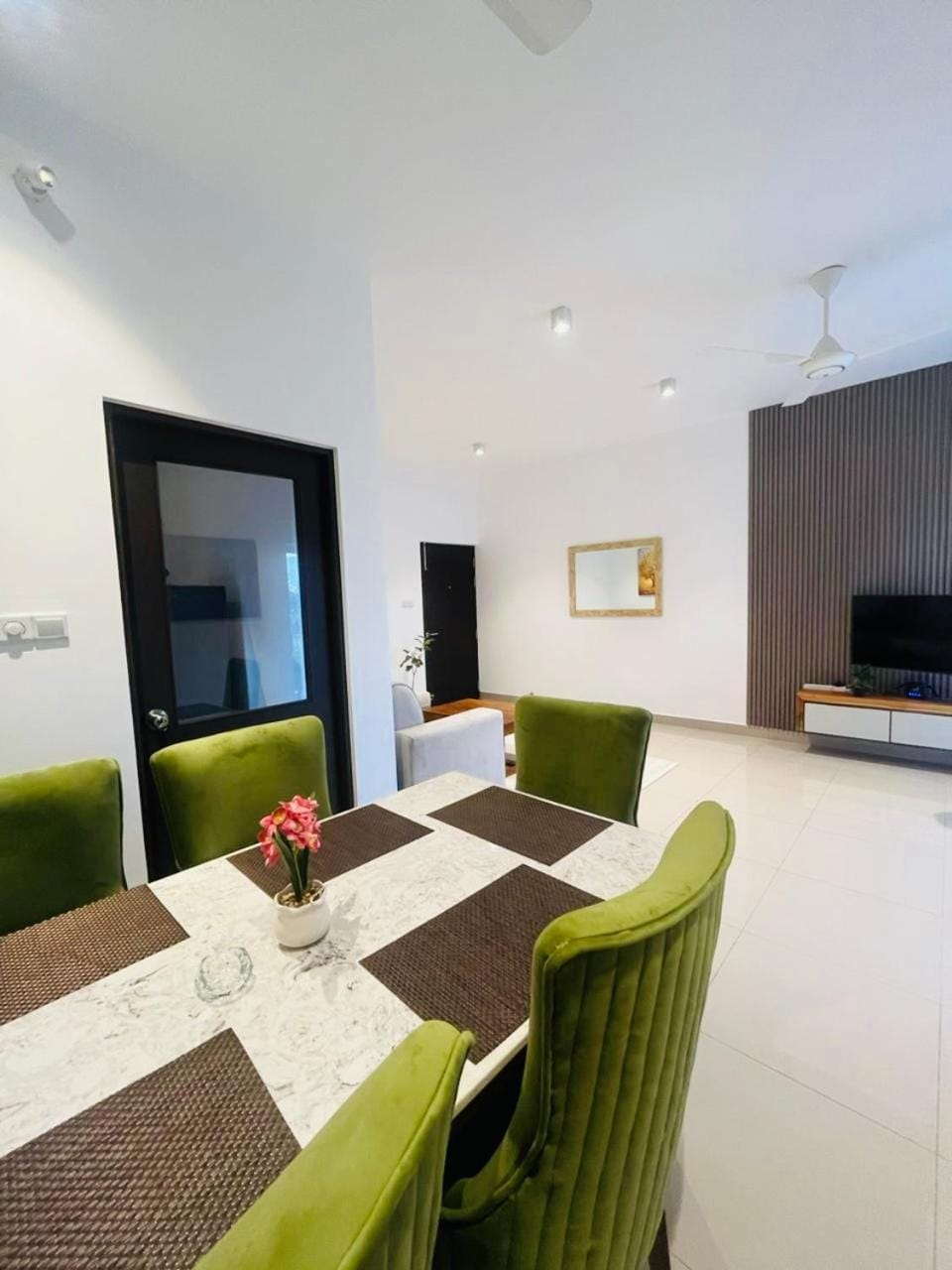 Santorini Airport Resort Apartment in Negombo