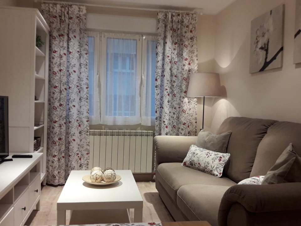 1A161 Apartment en Gijón para 5 personas by R2R Apartment in Gijón