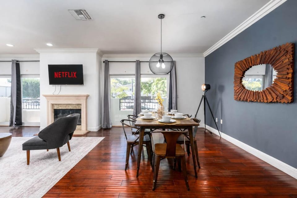 Stylish Home Prime Location with Fireplace & Patio Apartment in Studio City