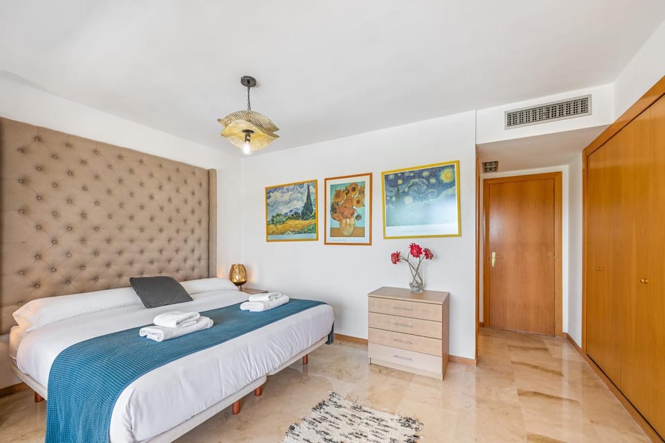 Bed, Bedroom, wardrobe, air conditioner