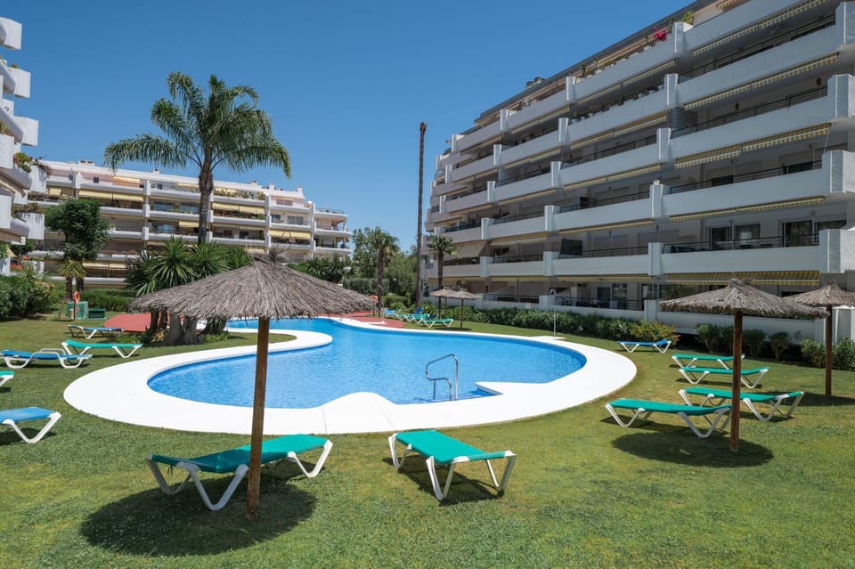 Property building, Garden, Garden view, Swimming pool, sunbed