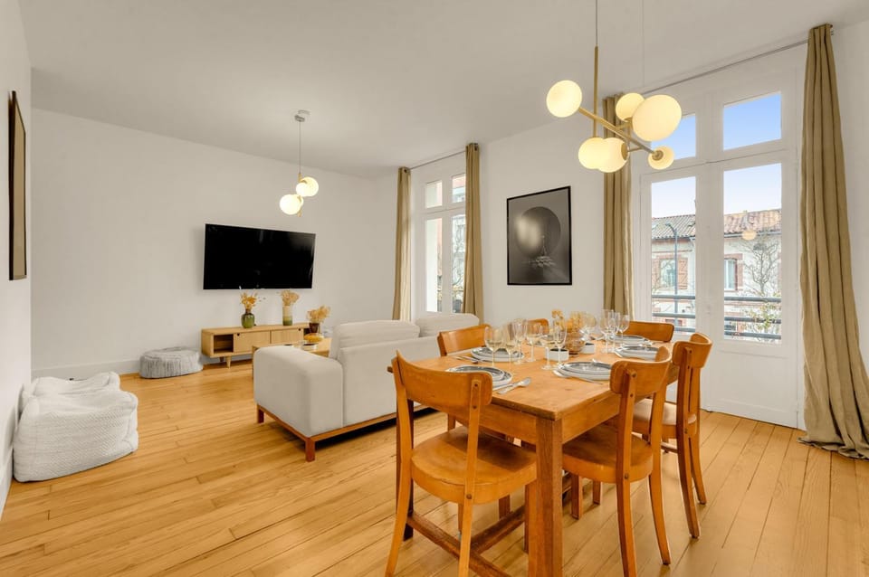Communal lounge/ TV room, Dining area