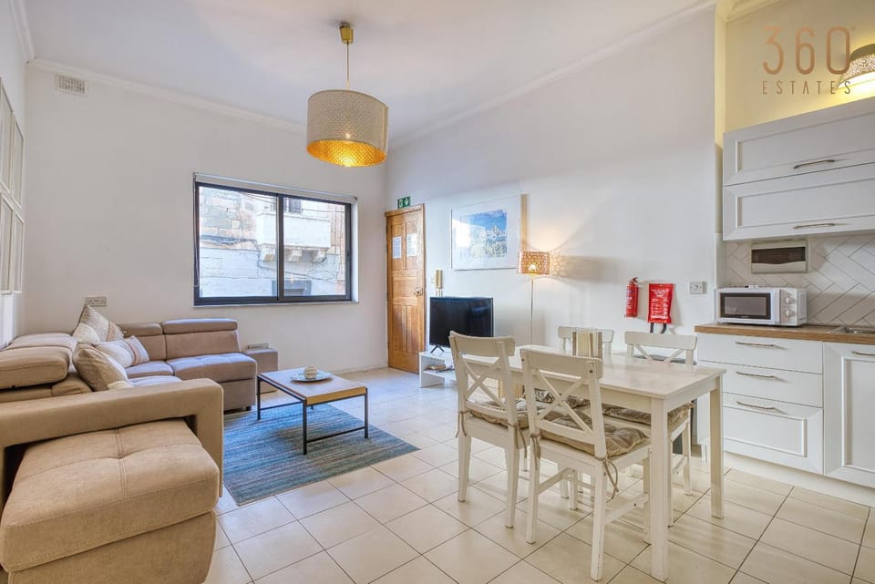TV and multimedia, Kitchen or kitchenette, Living room, Seating area, Dining area, dishwasher, minibar, oven, stove, toaster
