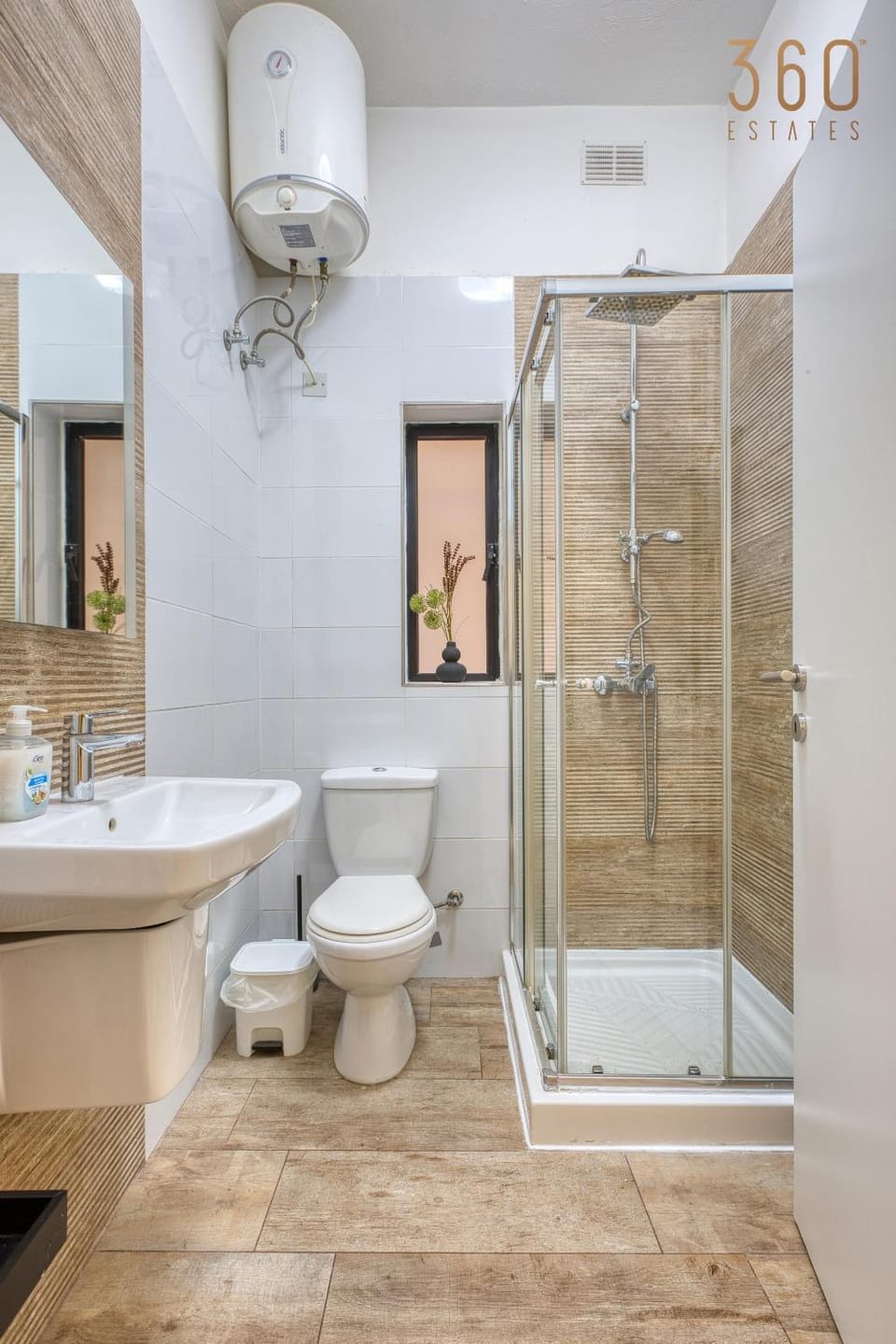 Shower, Toilet, Bathroom, Bath, bidet, towels