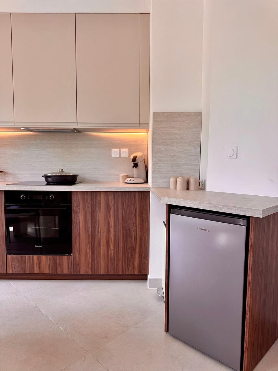 Kitchen or kitchenette, oven, stove