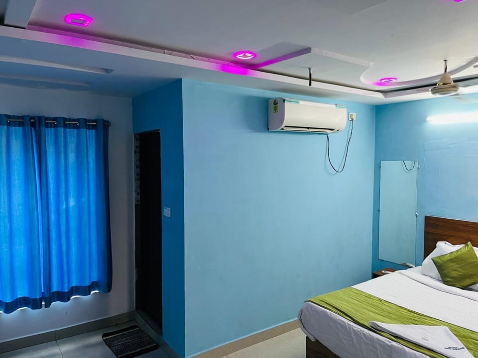 Bed, air conditioner