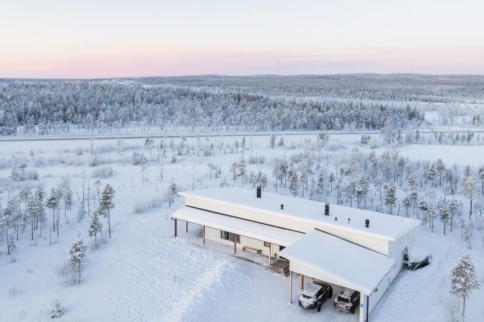 Property building, Facade/entrance, Day, Natural landscape, Winter