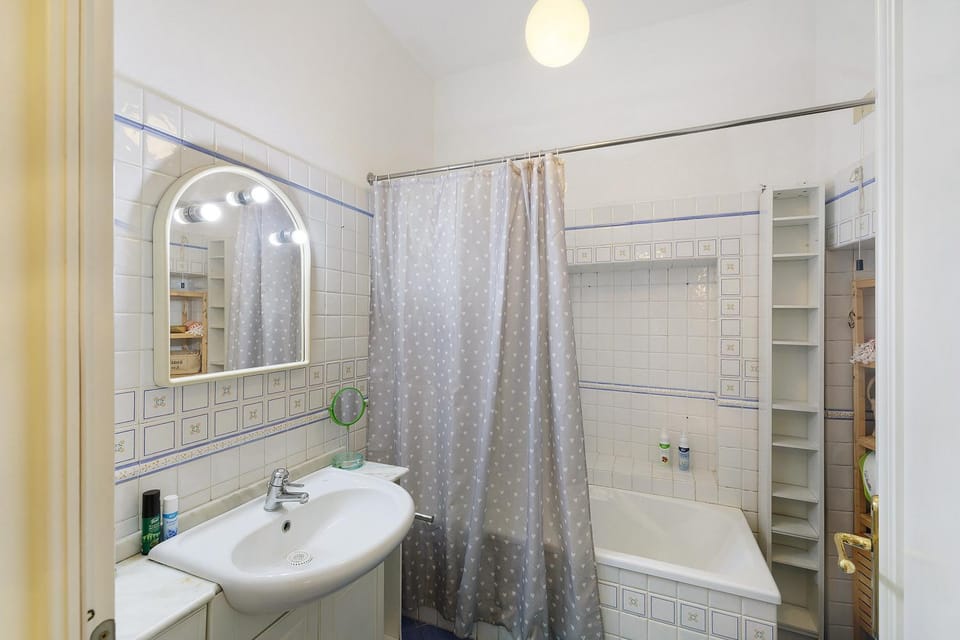 Bathroom, Living room