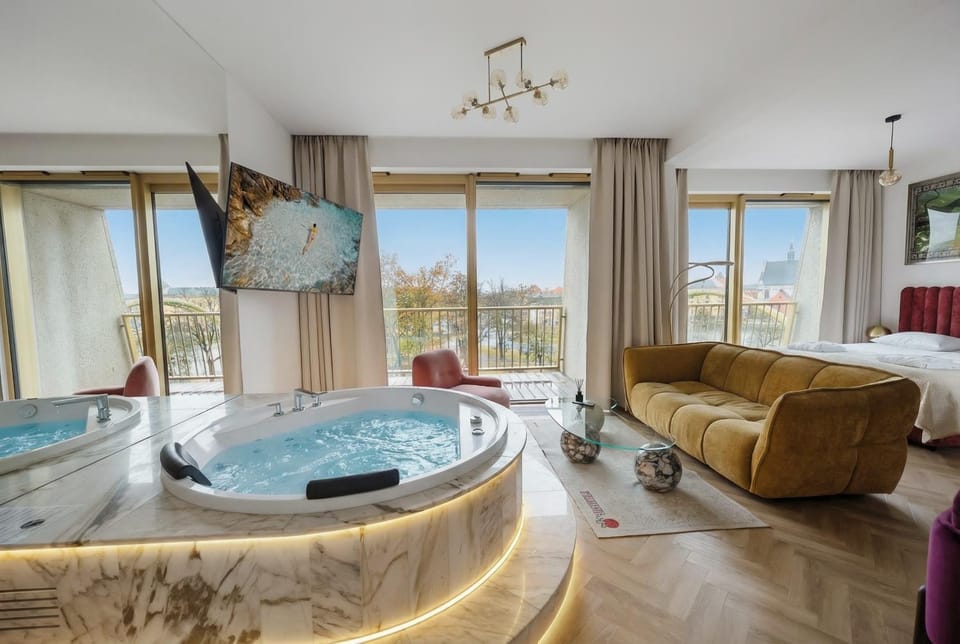 Hot Tub, Hot Tub