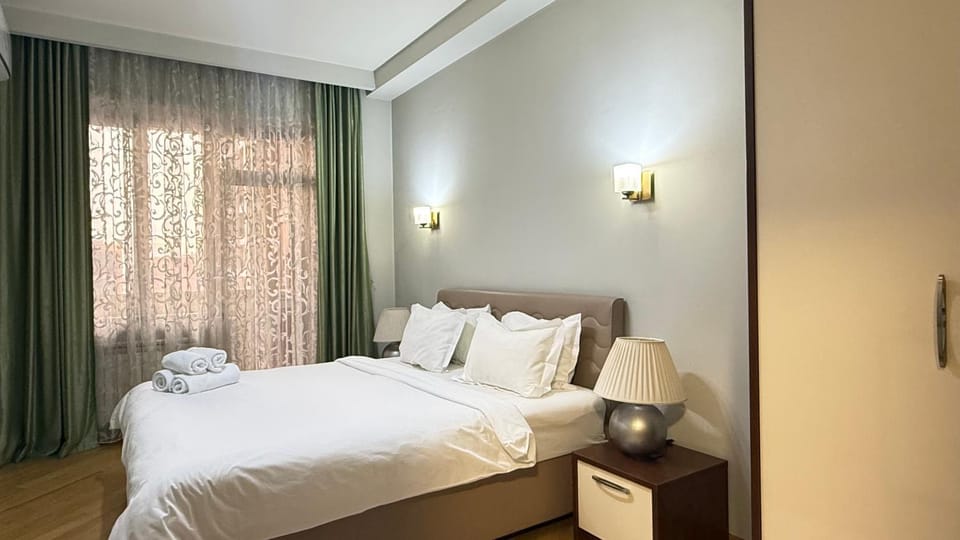 Bed, Photo of the whole room, Bedroom, towels