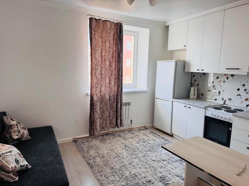 Kitchen or kitchenette, Seating area, Dining area, oven, stove
