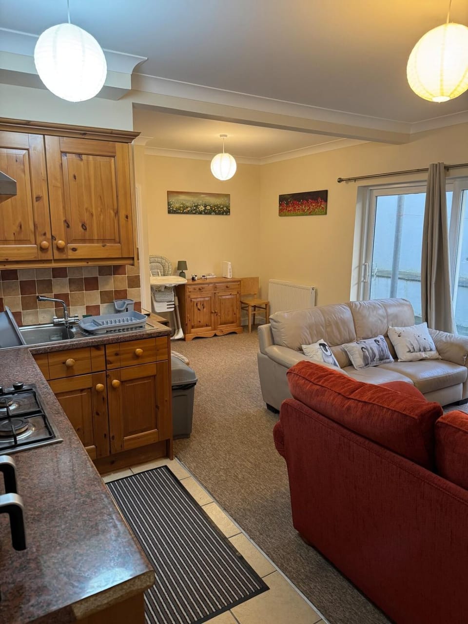 Kitchen or kitchenette, Living room, Seating area, Dining area, pet friendly, stove