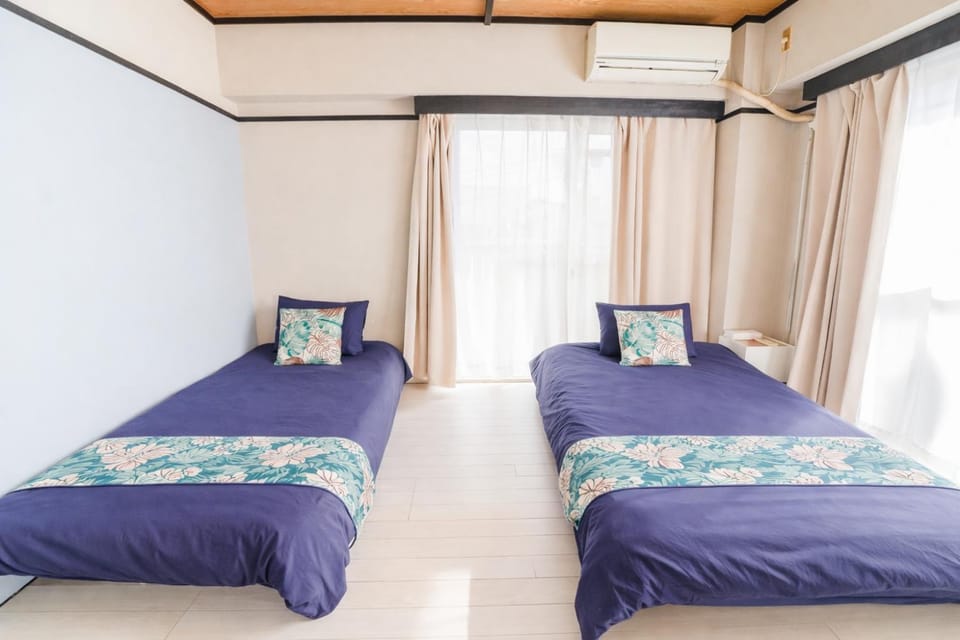 Bed, Photo of the whole room, Bedroom, air conditioner