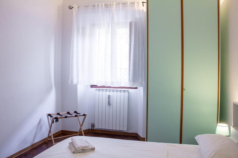 Bed, Bedroom, towels, wardrobe