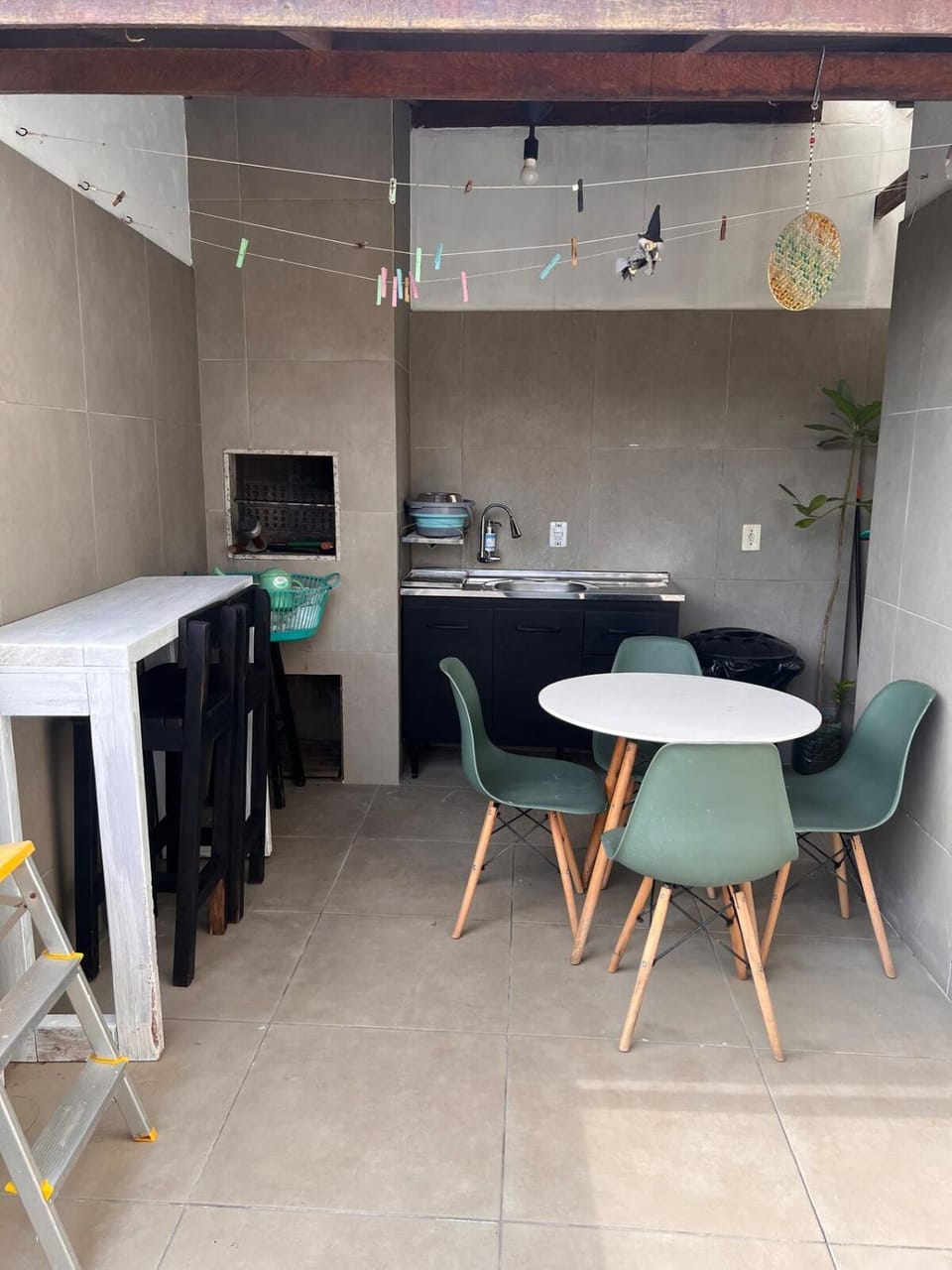 Seating area, Dining area