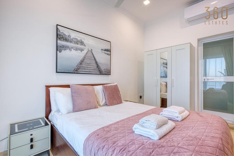 Bed, Photo of the whole room, Bedroom, towels, wardrobe, air conditioner