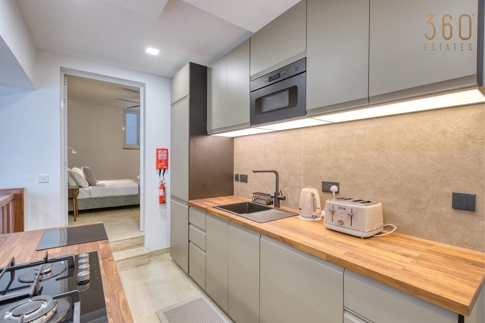 Coffee/tea facilities, Kitchen or kitchenette, minibar, stove, toaster