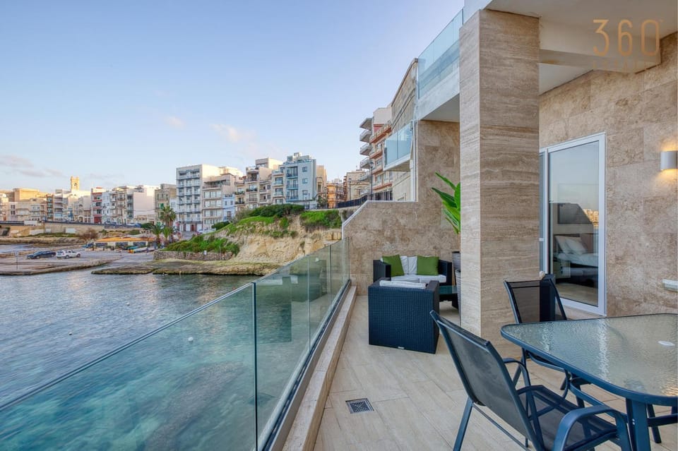 Property building, Patio, Day, Natural landscape, View (from property/room), Balcony/Terrace, Balcony/Terrace, Living room, Seating area, Dining area, City view, Pool view, Sea view, Swimming pool, sunbed
