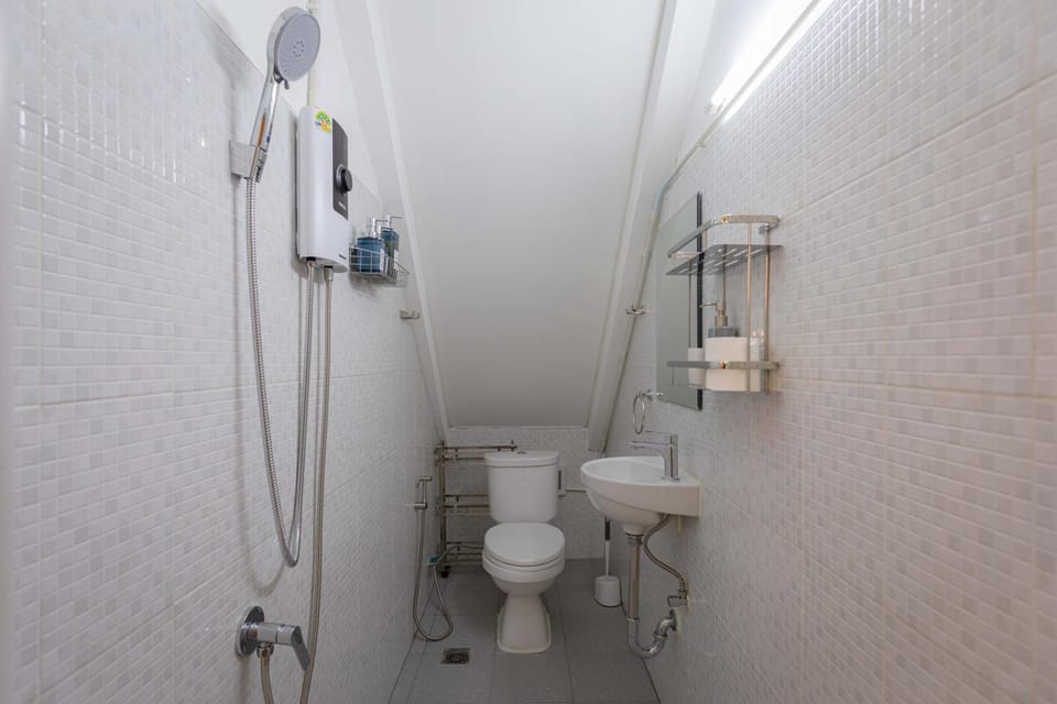 Toilet, Bathroom, towels