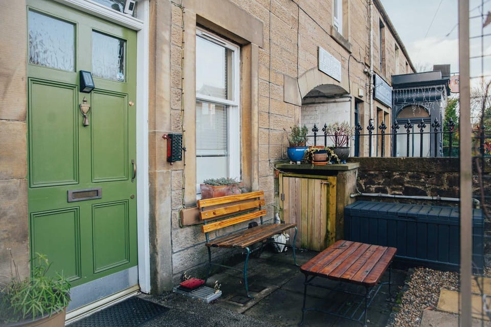 Snug 1 Bed Apartment in Edinburgh's Juniper Green Apartment in Edinburgh
