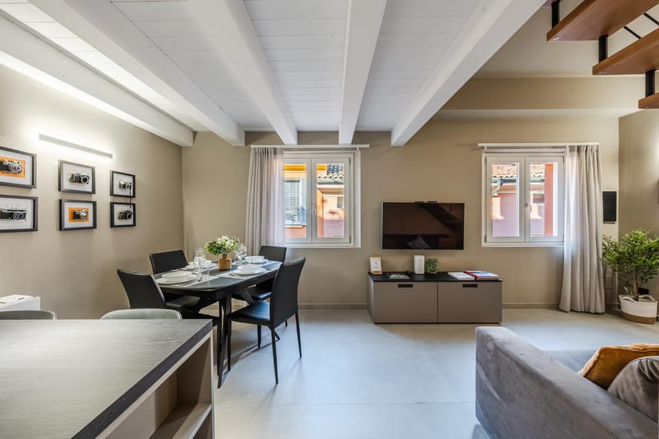 TV and multimedia, Living room, Seating area, Dining area, heating, air conditioner