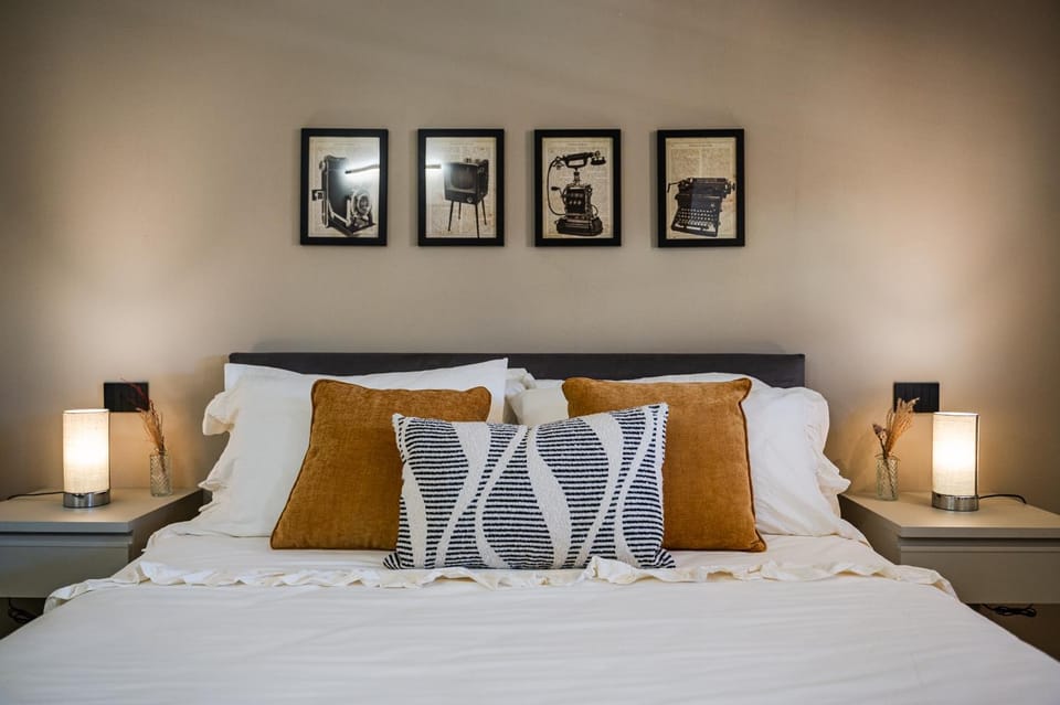 Bed, Photo of the whole room, Bedroom, heating, air conditioner