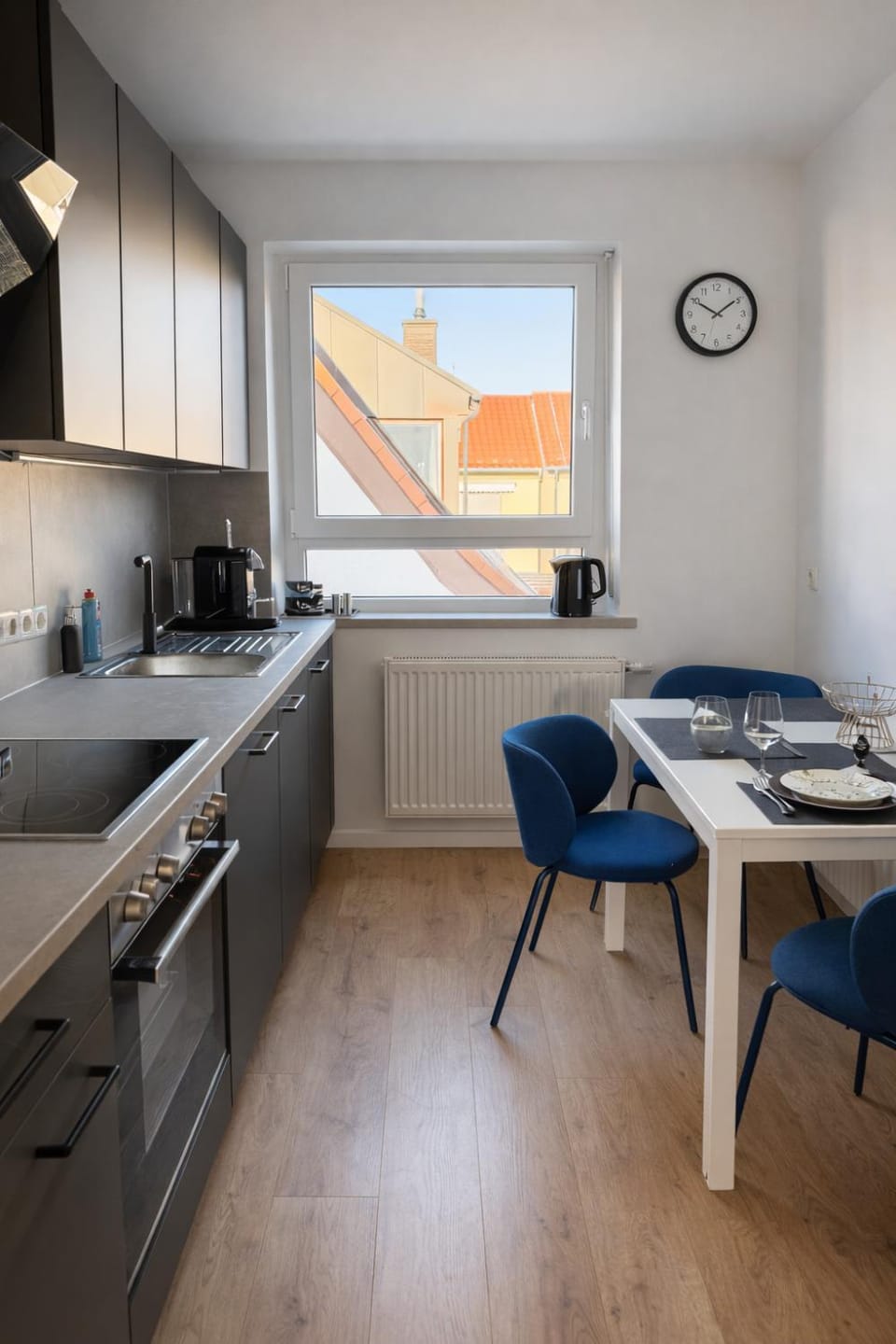 Kitchen or kitchenette, Dining area, stove, toaster