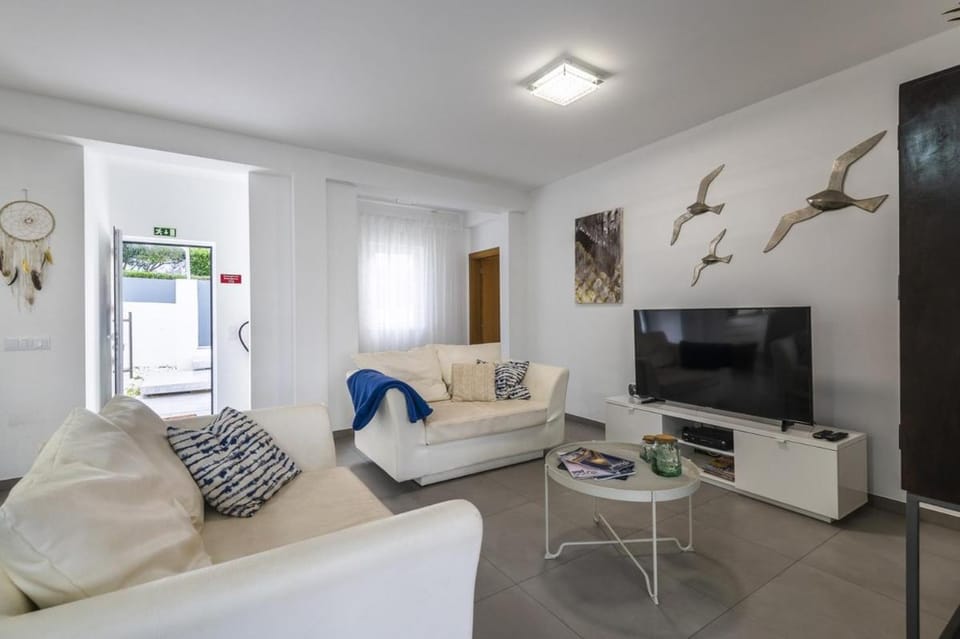 Villa Prisma by Villa Select Villa in Guia